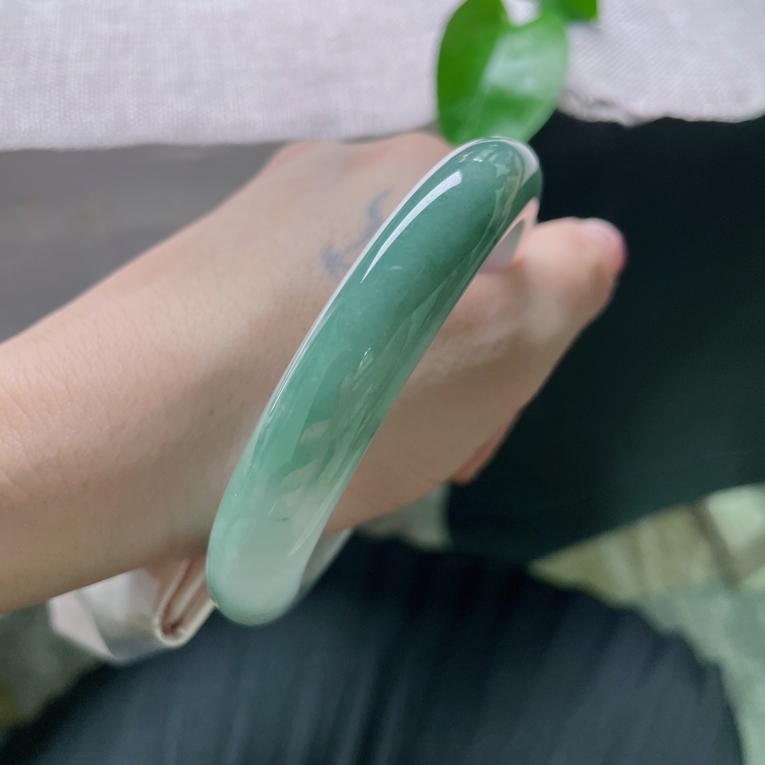 61.7/12.2/8.6，油青正圈，大圈口，水润，不争不抢，却自有分量。一点皮纹，ss55019a