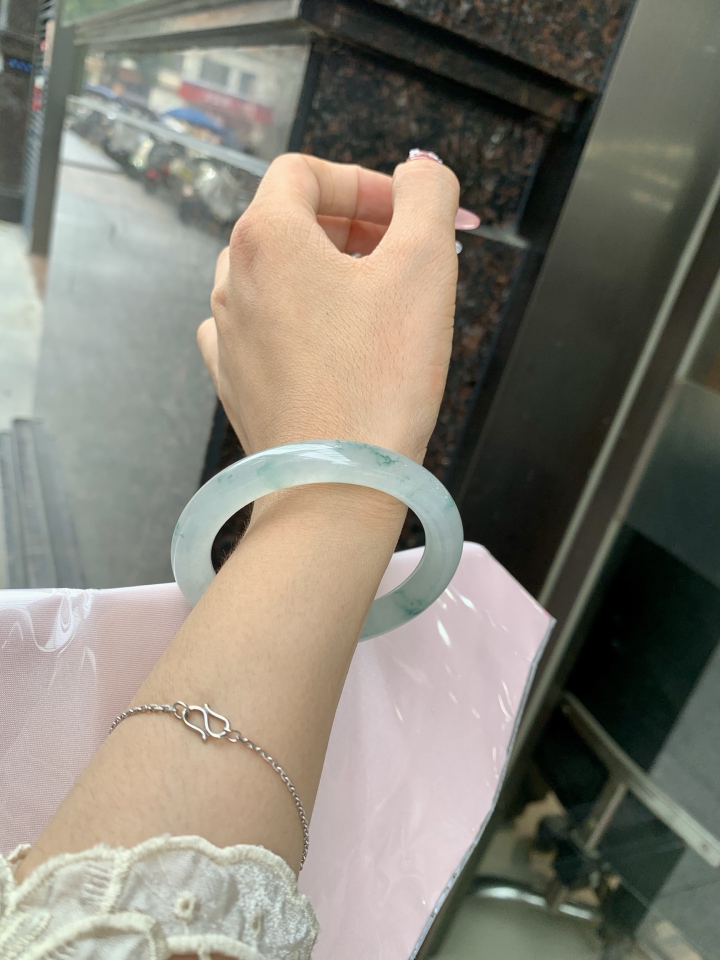 冰飘花美人条 53.2-9.1-9 0619-N1036 打灯细纹，底妆水透起光，冰底中开出了朵朵兰花，飘花灵动飘逸，勾勒出一幅唯美诗意的山水意境画，古典优雅又秀气