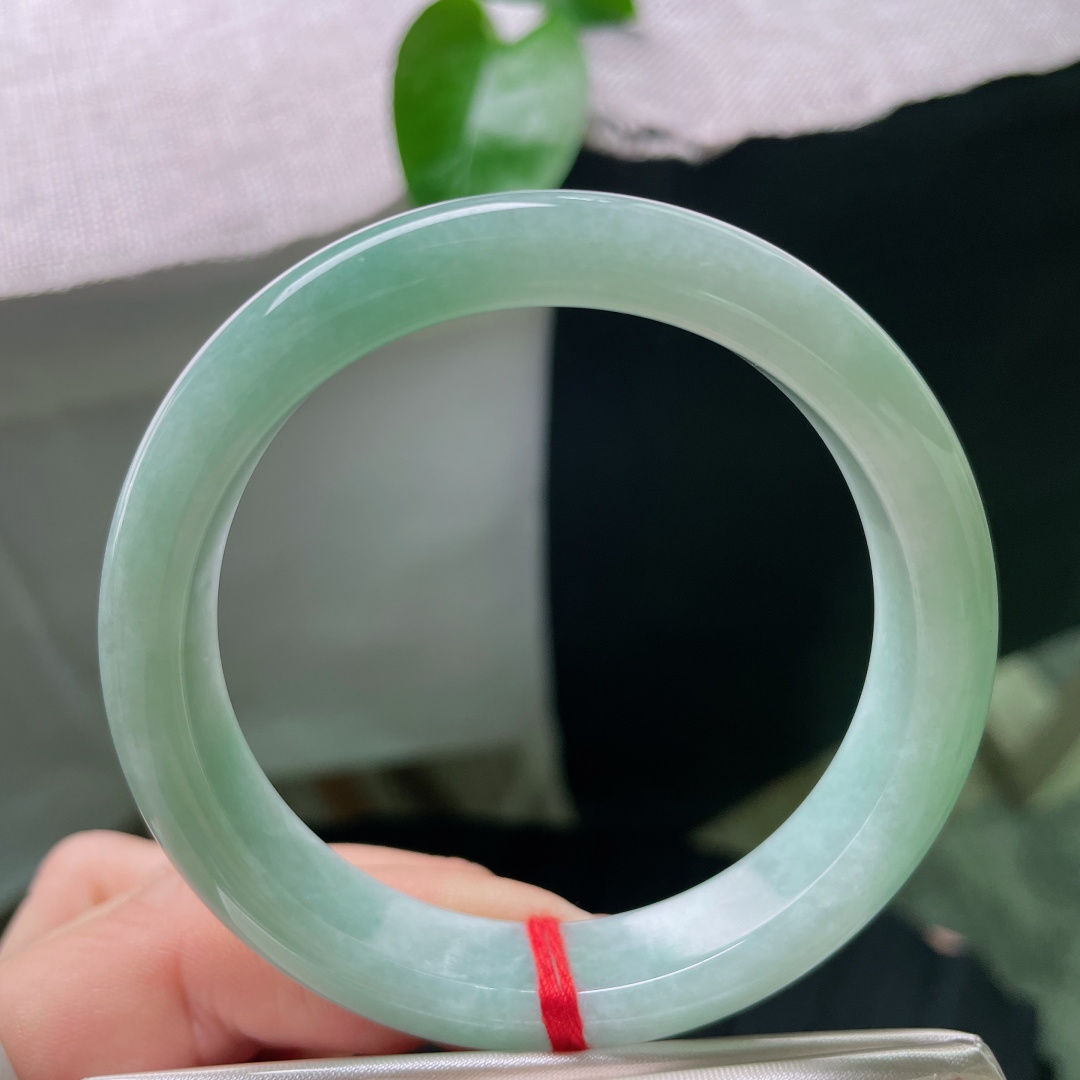 55.9/12.3/7.6，浅绿底正圈，颜色清爽，佩戴甜美可人，显白减龄，皮纹，ss54815a