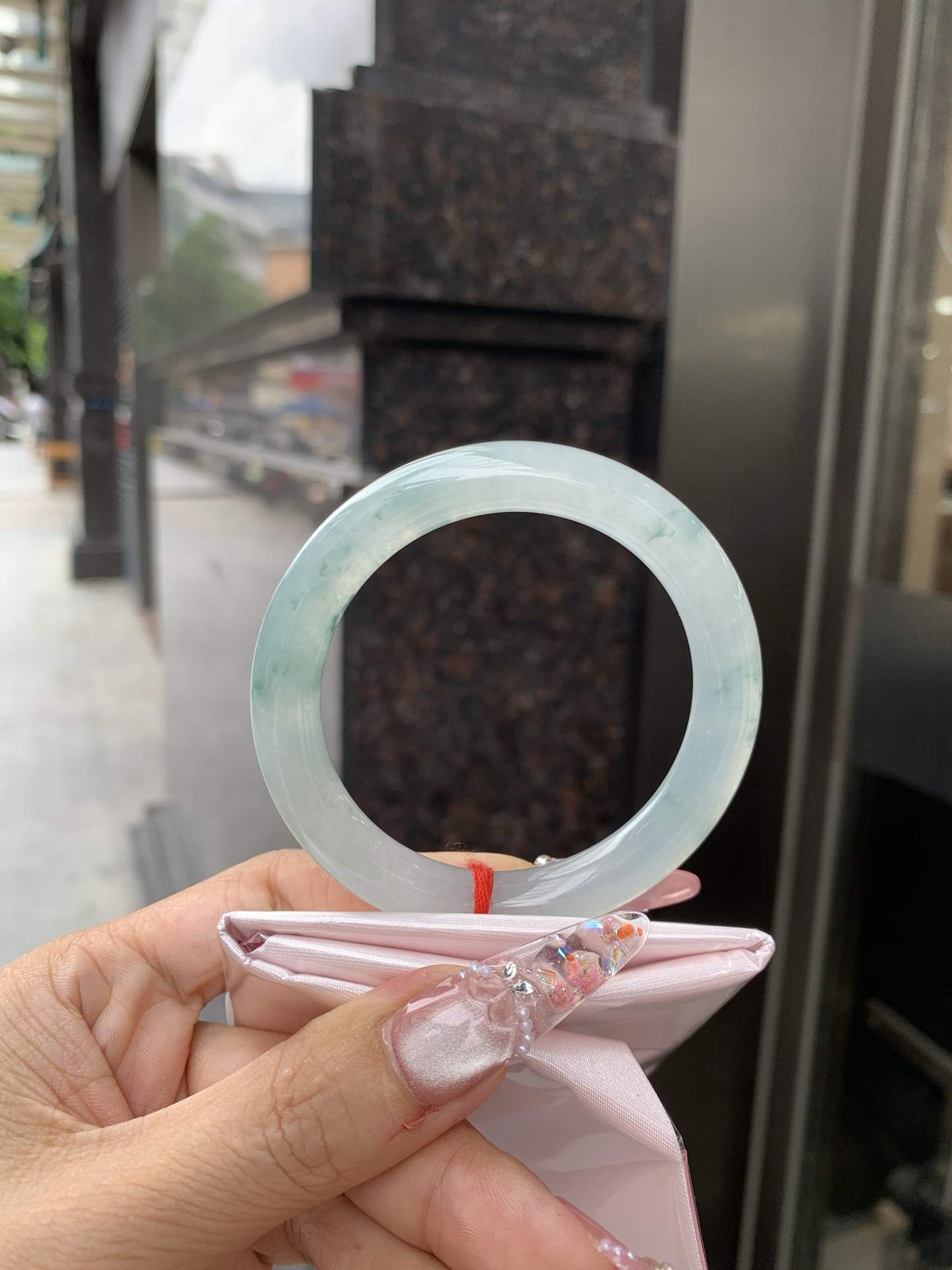 冰飘花美人条 53.2-9.1-9 0619-N1036 打灯细纹，底妆水透起光，冰底中开出了朵朵兰花，飘花灵动飘逸，勾勒出一幅唯美诗意的山水意境画，古典优雅又秀气