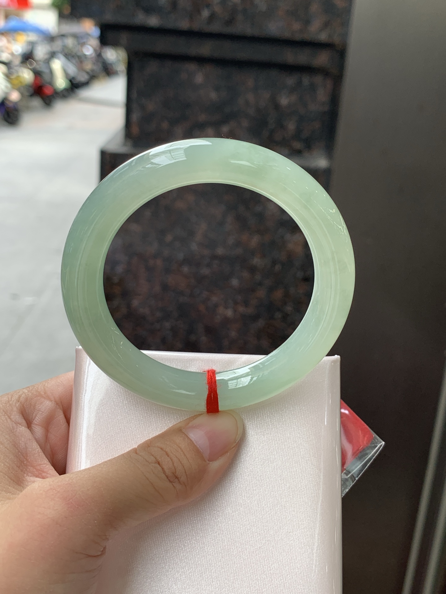 葡萄肉圆条 0619-WL-423 打灯裂，不扣，底妆冰润细腻，满圈葡萄肉甜美清新，鲜嫩多汁，水头好到快要溢出来