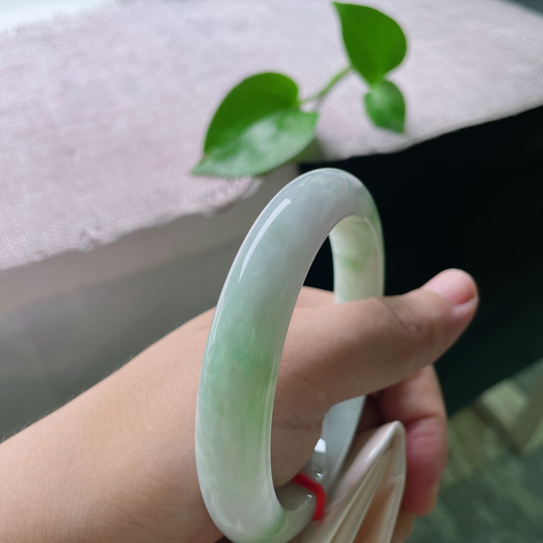 62.5/12.6/8.9，绿底正圈，大圈口，柔润细腻，清秀温婉，无裂，ss54796a