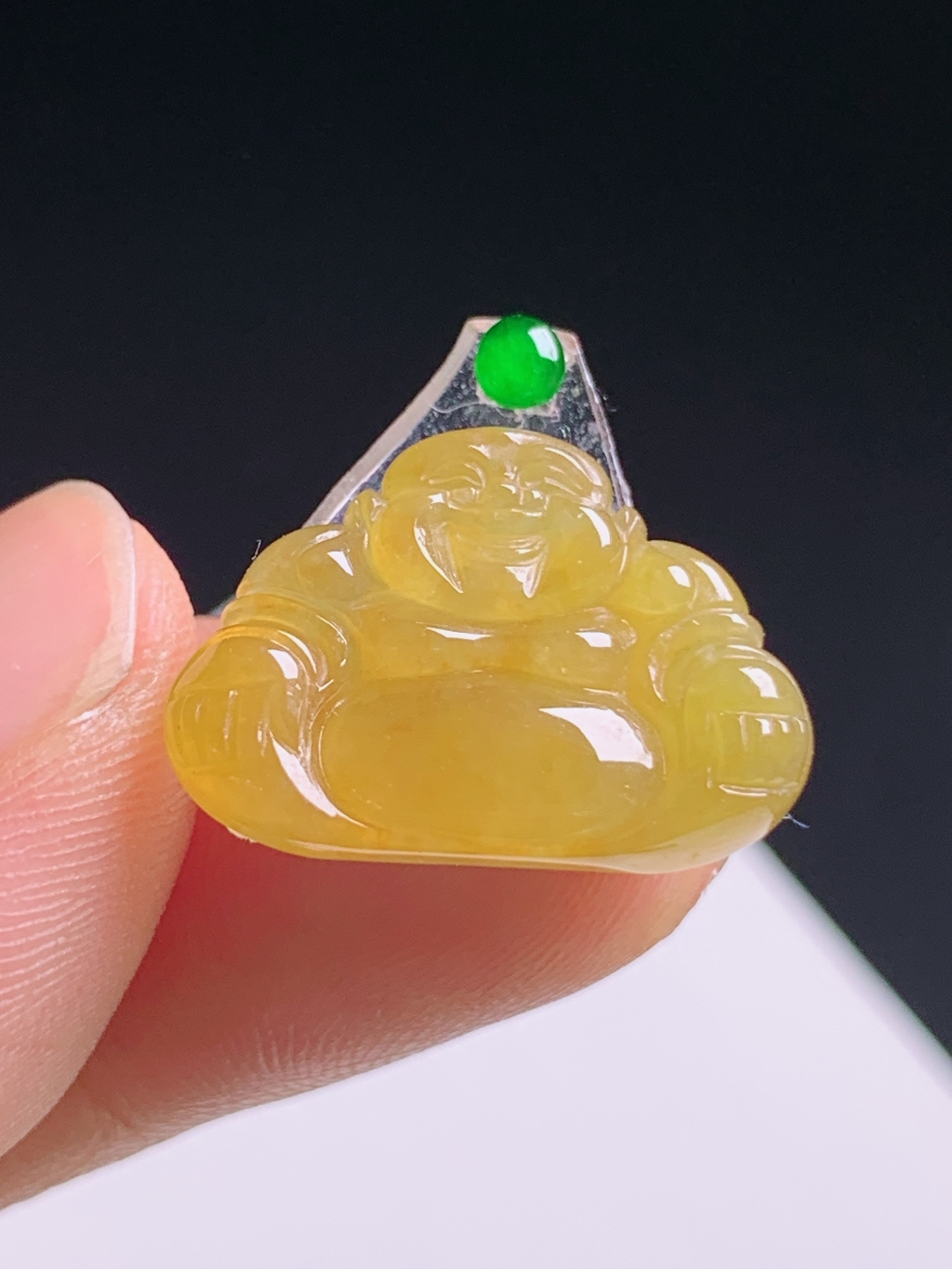 蜜糖黄翡佛公裸石，色泽温润均匀饱满，大肚弥勒温柔讨喜