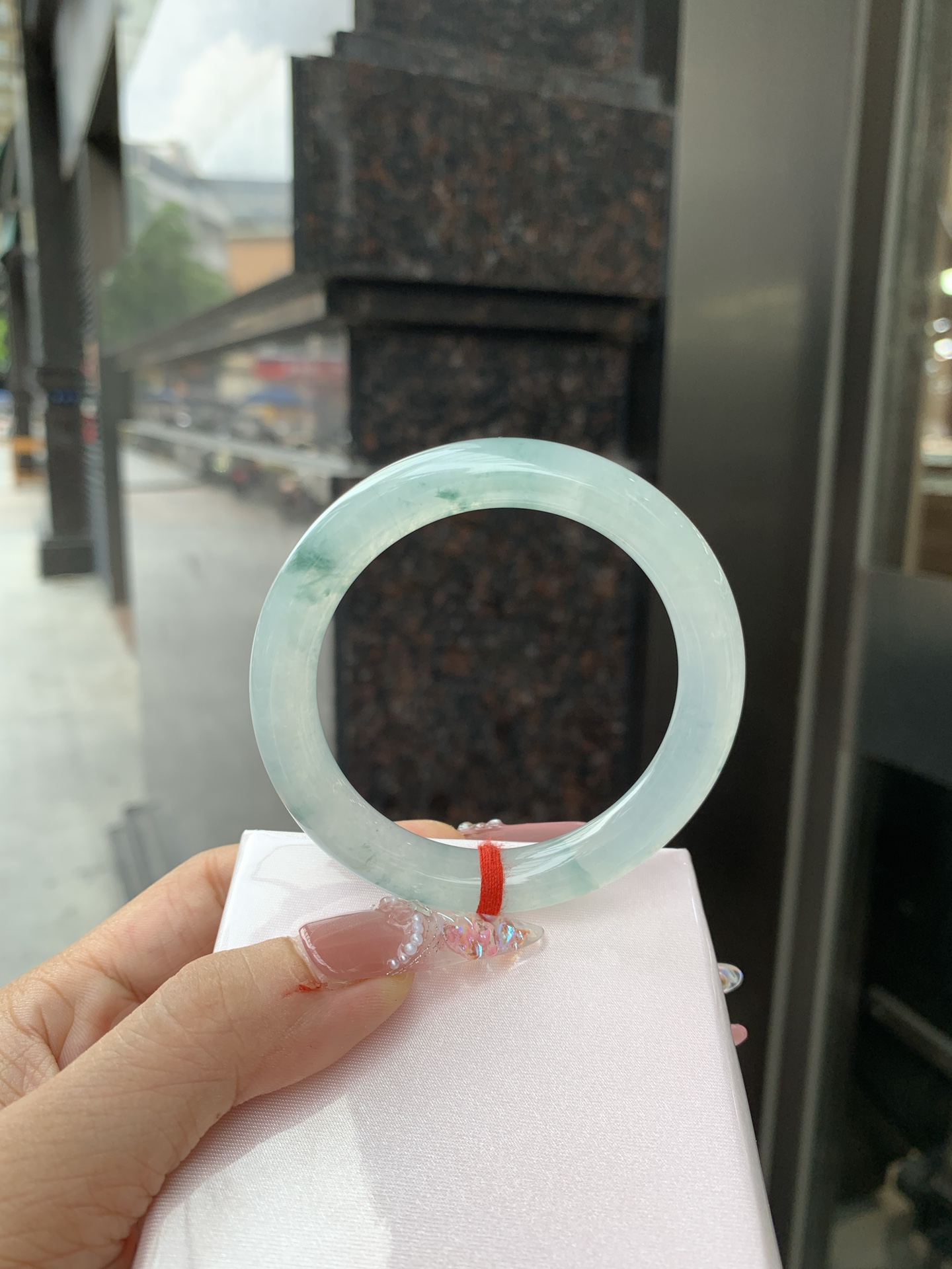 冰飘花美人条 53.2-9.1-9 0619-N1036 打灯细纹，底妆水透起光，冰底中开出了朵朵兰花，飘花灵动飘逸，勾勒出一幅唯美诗意的山水意境画，古典优雅又秀气