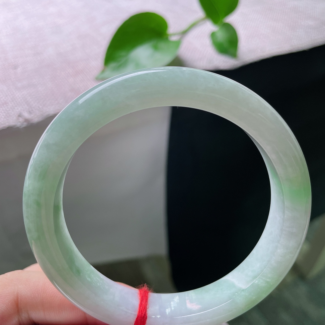 62.5/12.6/8.9，绿底正圈，大圈口，柔润细腻，清秀温婉，无裂，ss54796a