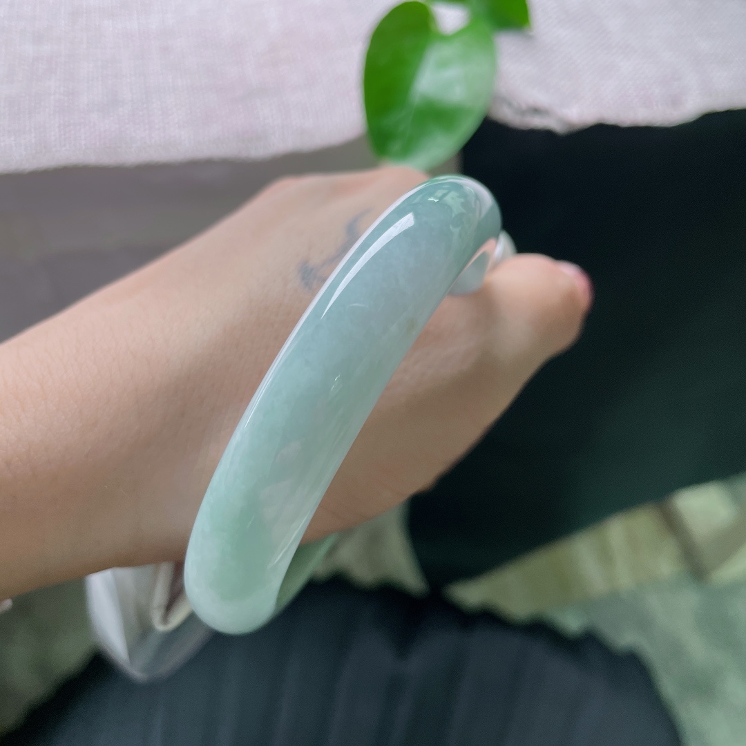 60.3/12.1/8.1蓝底正圈，水润细腻，沁人心脾，佩戴温婉，无裂，ss54999a