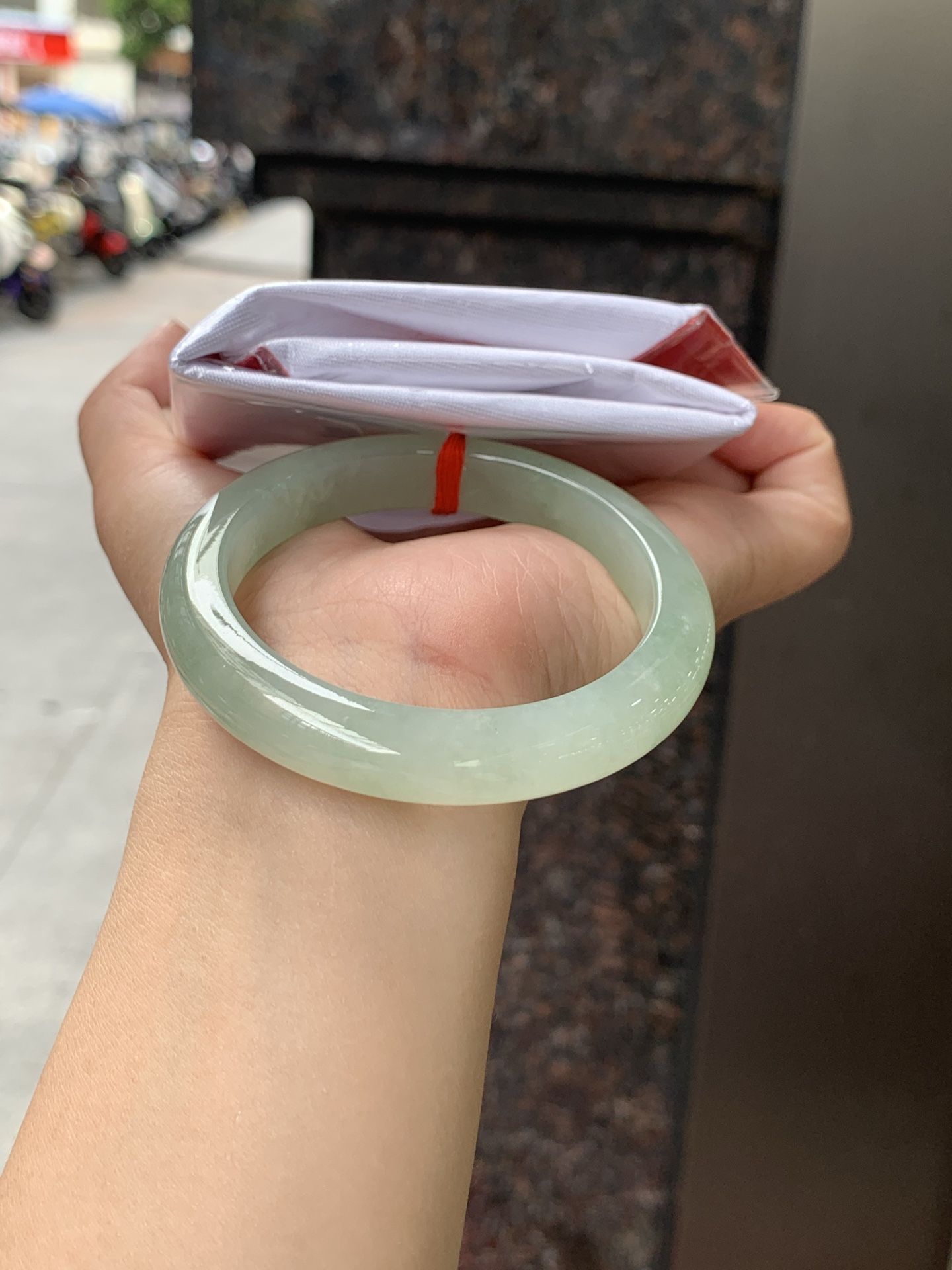 葡萄肉正圈 52.9-10.3-8.3 0619-WL-223，底妆冰润细腻，满圈葡萄肉甜美清新，鲜嫩多汁，水头好到快要溢出来
