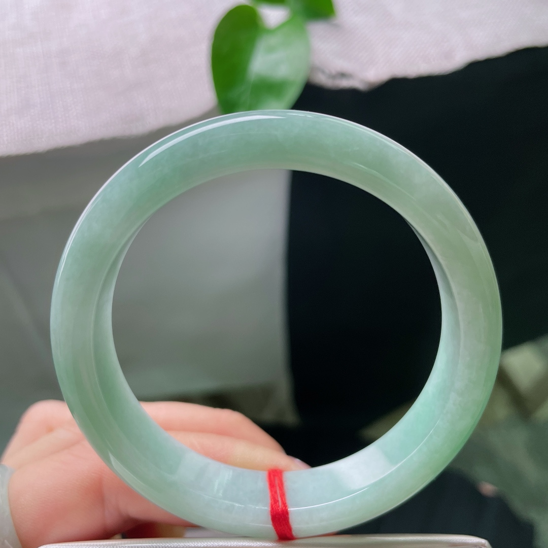 55.9/12.3/7.6，浅绿底正圈，颜色清爽，佩戴甜美可人，显白减龄，皮纹，ss54815a