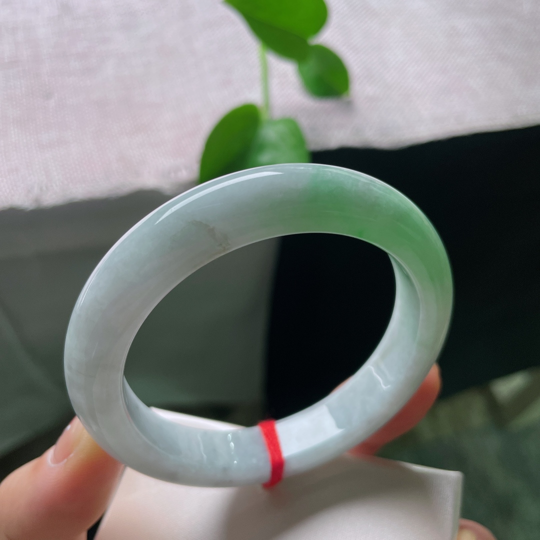 54.9/11.6/8.6，飘绿正圈，水头好，种老，佩戴温柔优雅，撒乌鸡，皮纹，ss54924a