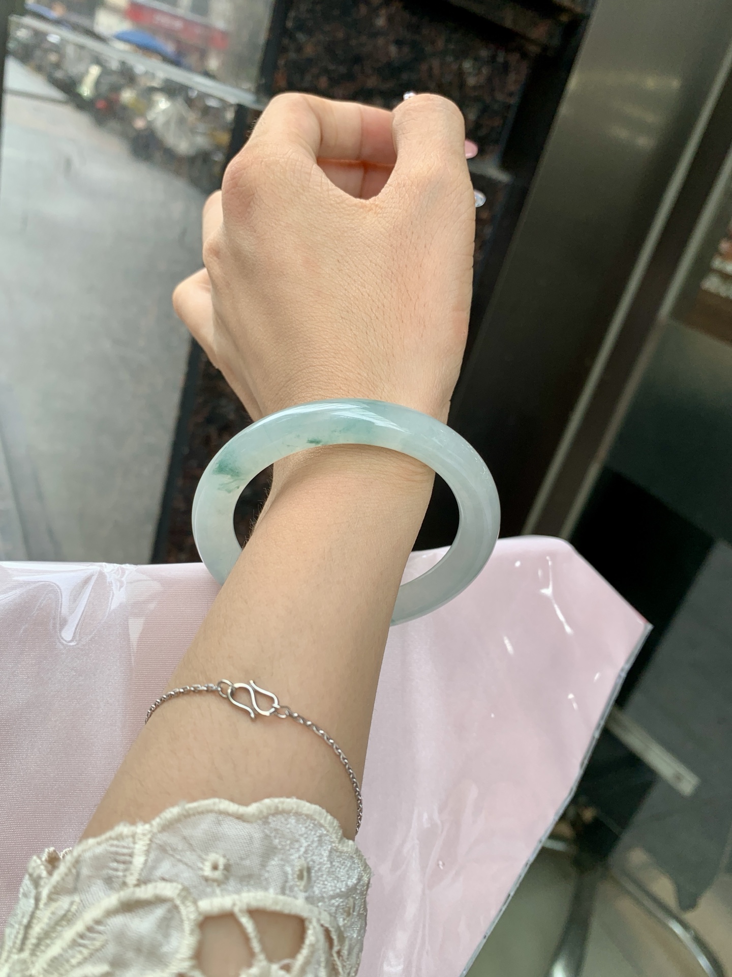 冰飘花美人条 53.2-9.1-9 0619-N1036 打灯细纹，底妆水透起光，冰底中开出了朵朵兰花，飘花灵动飘逸，勾勒出一幅唯美诗意的山水意境画，古典优雅又秀气