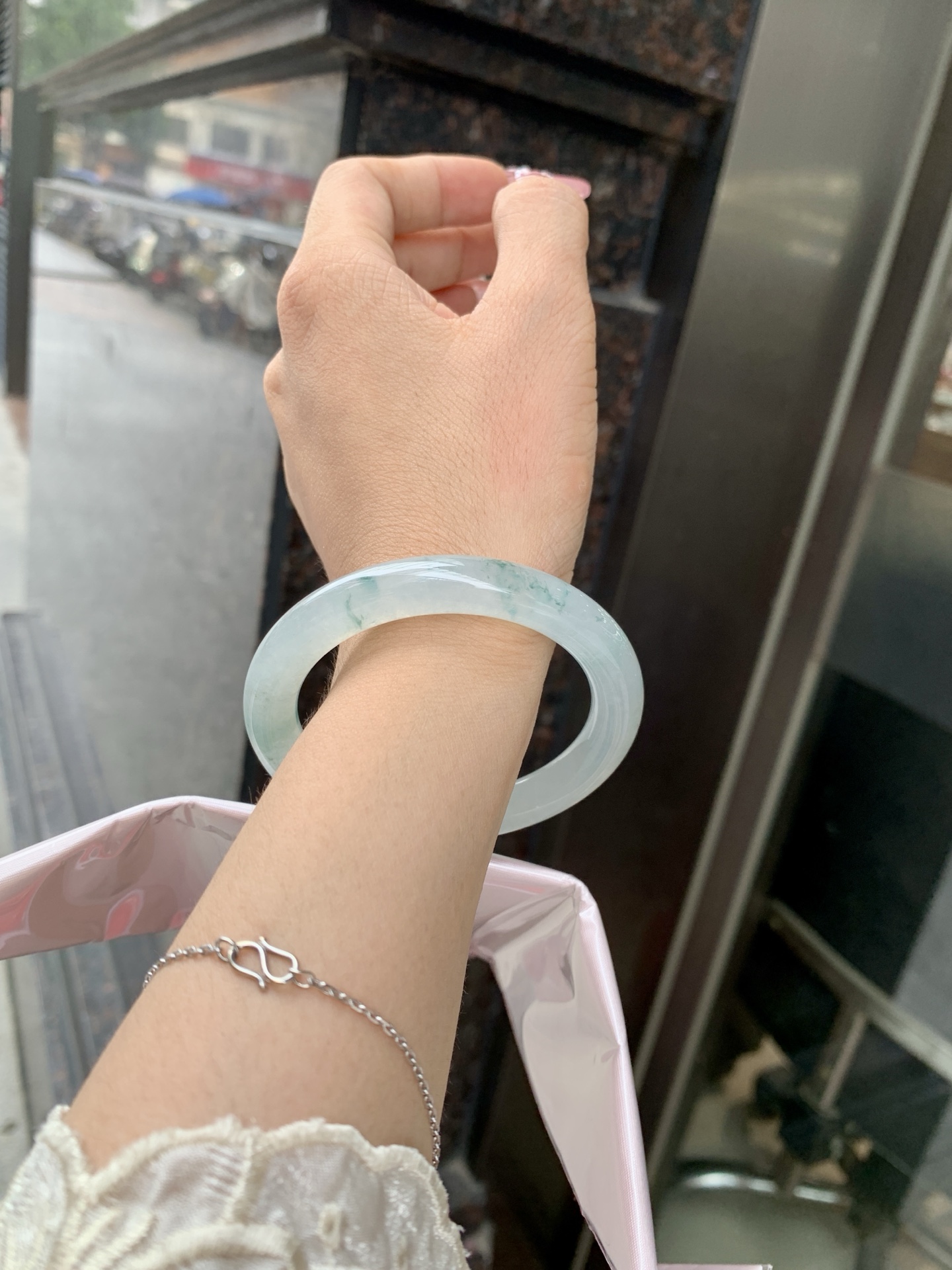 冰飘花美人条 53.2-9.1-9 0619-N1036 打灯细纹，底妆水透起光，冰底中开出了朵朵兰花，飘花灵动飘逸，勾勒出一幅唯美诗意的山水意境画，古典优雅又秀气