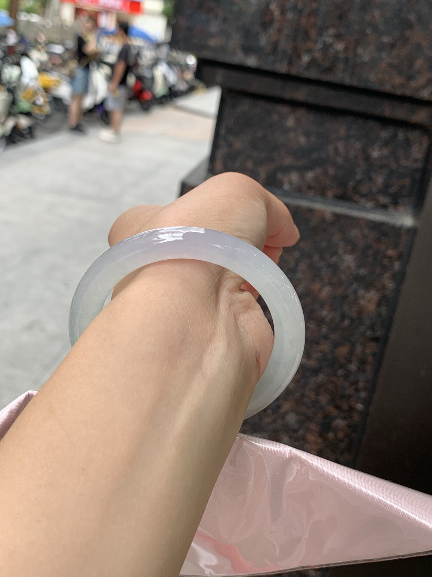冰飘绿圆条 53-8.5-9 0619-N1014-1 打灯裂，不扣，有矿点，水头好，金丝绿花灵动飘逸