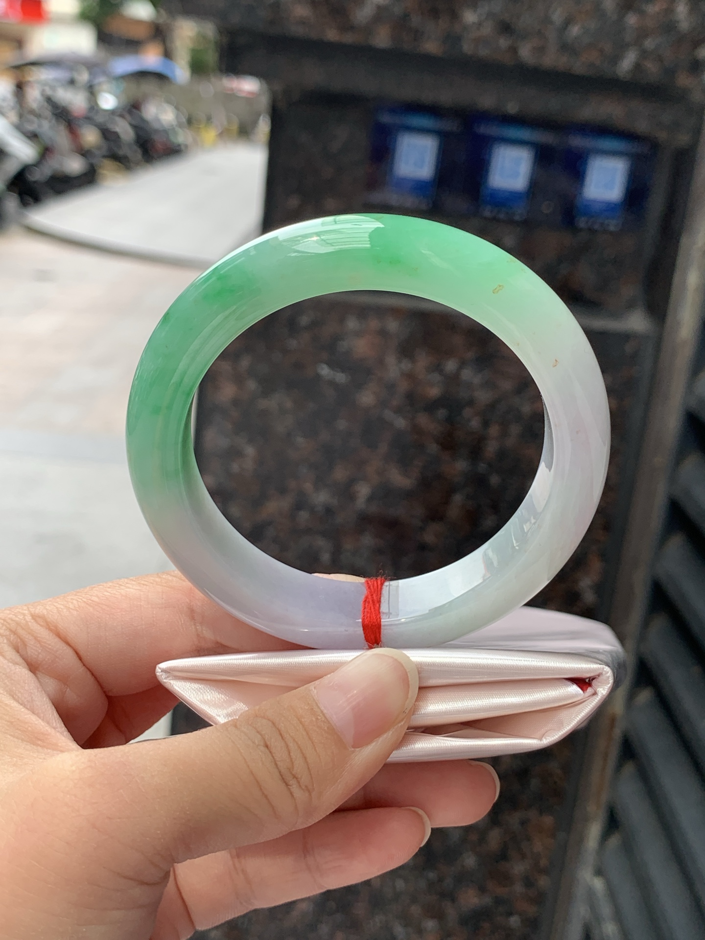 春彩正圈 57.2-12.9-9.3 0619-N1026 打灯细纹，色彩层次分明，绿料浓郁鲜亮，过
