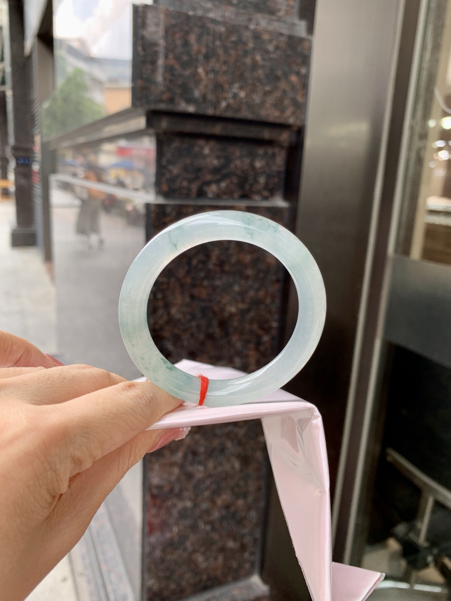 冰飘花美人条 53.2-9.1-9 0619-N1036 打灯细纹，底妆水透起光，冰底中开出了朵朵兰花，飘花灵动飘逸，勾勒出一幅唯美诗意的山水意境画，古典优雅又秀气