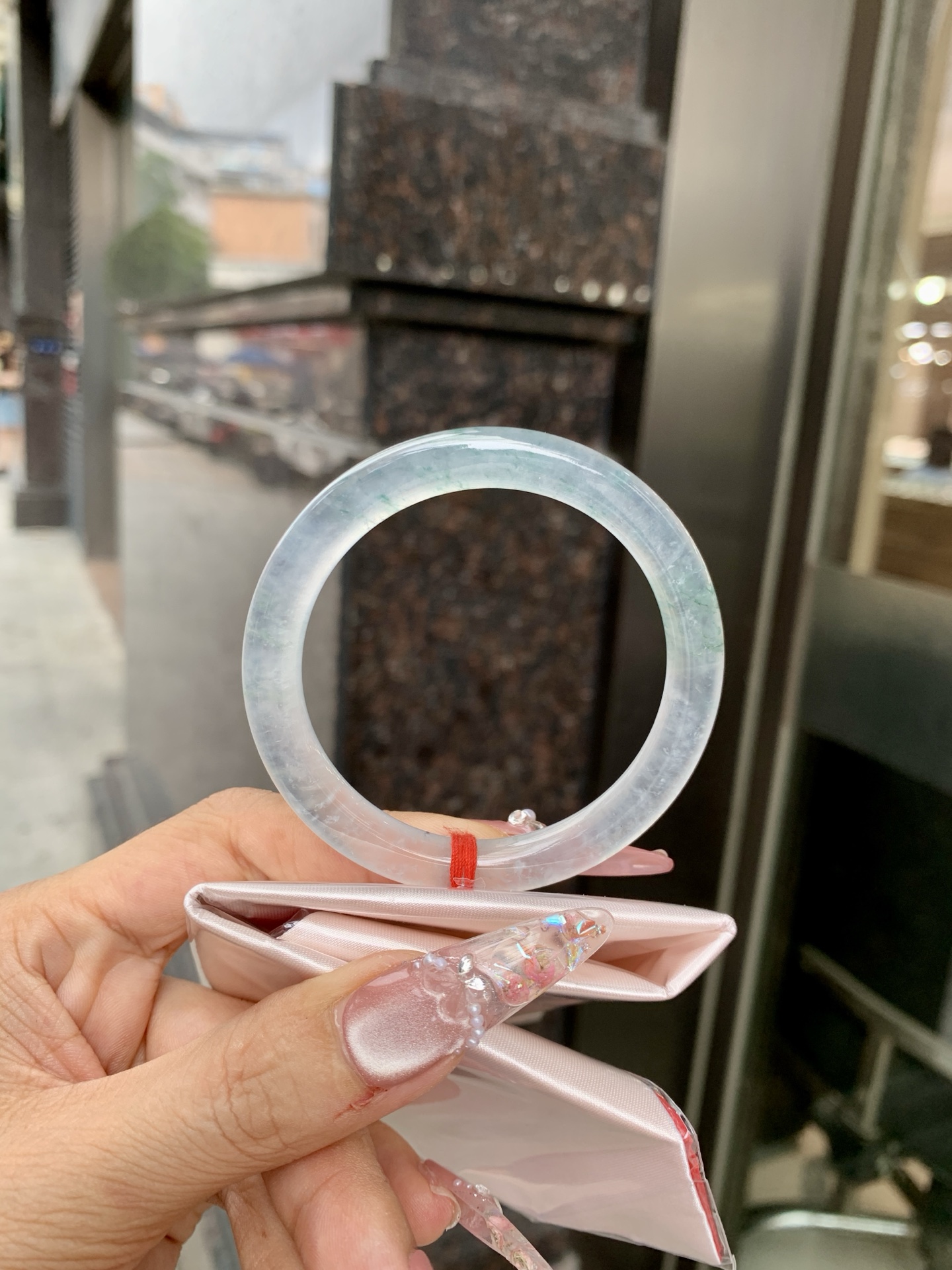 冰飘花方圆条 0619-HN1031 打灯细纹，底妆水透起光，冰底中开出了朵朵兰花，飘花灵动飘逸，勾