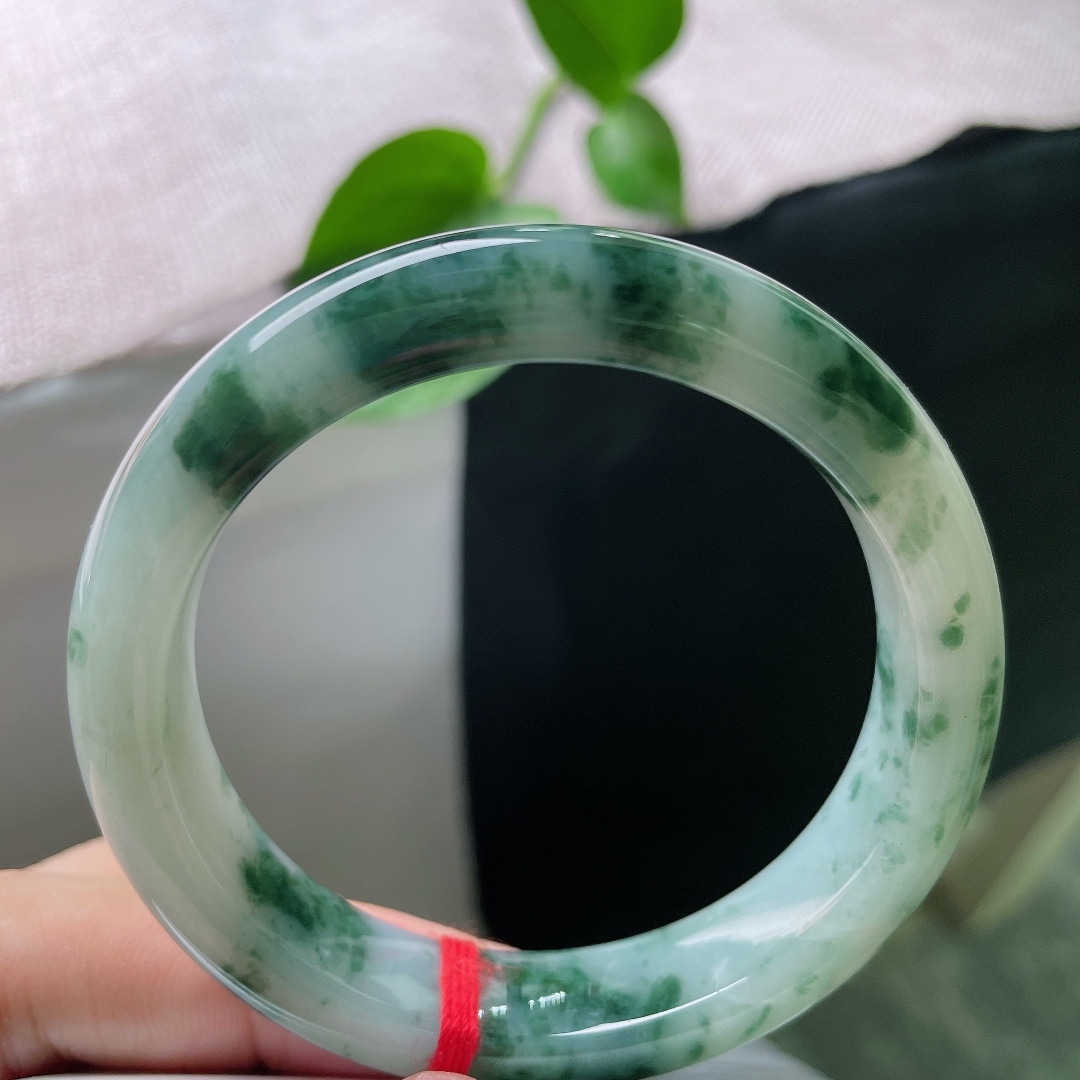 54.1/11.9/8.3飘花正圈，水润，种老，镯心起涟漪，花影落人间。有纹，ss51327a