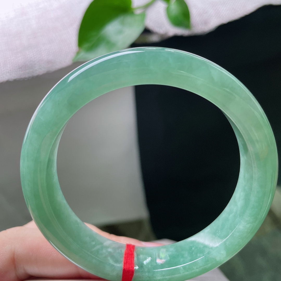 57.4/12.8/8.5，绿底正圈，满色匀称，种老，将一整个夏天戴在腕间，有纹，ss54782a