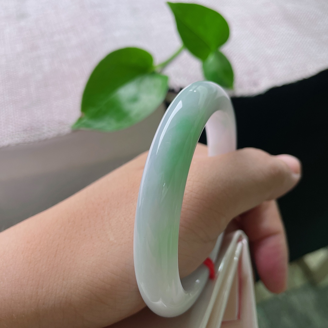 56.6/10.4/8.8 春彩正圈，细腻，优雅，淡紫为底，翠色点缀，上手显贵气，ss54843a