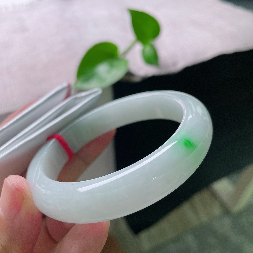 飘绿正圈，白底青，俏丽若三春之桃，精致玲珑，皮纹，ss53565a