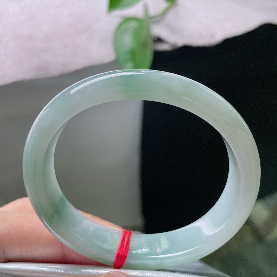 52（45）11.9/6.6，淡绿底贵妃，水润，肉质细腻，温润儒雅随和，皮纹，ss54966a