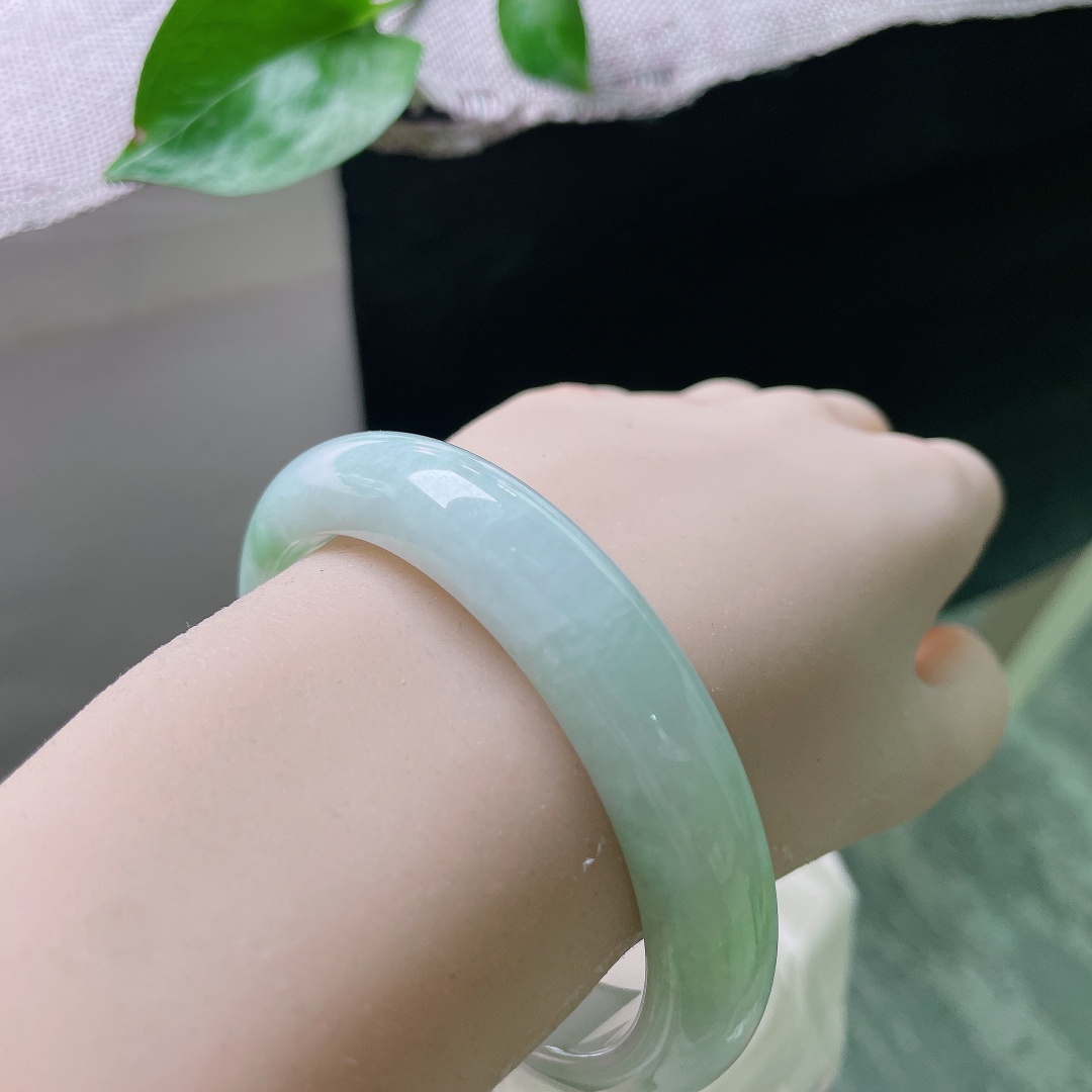 60.7/12.6/8.5飘绿正圈，水润细腻，悠悠的云里有淡淡的诗，贵气，皮线，ss54785a