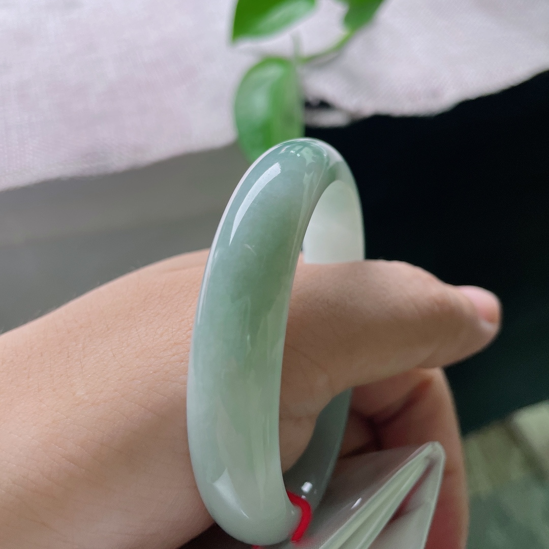 52（45）11.9/6.6，淡绿底贵妃，水润，肉质细腻，温润儒雅随和，皮纹，ss54966a