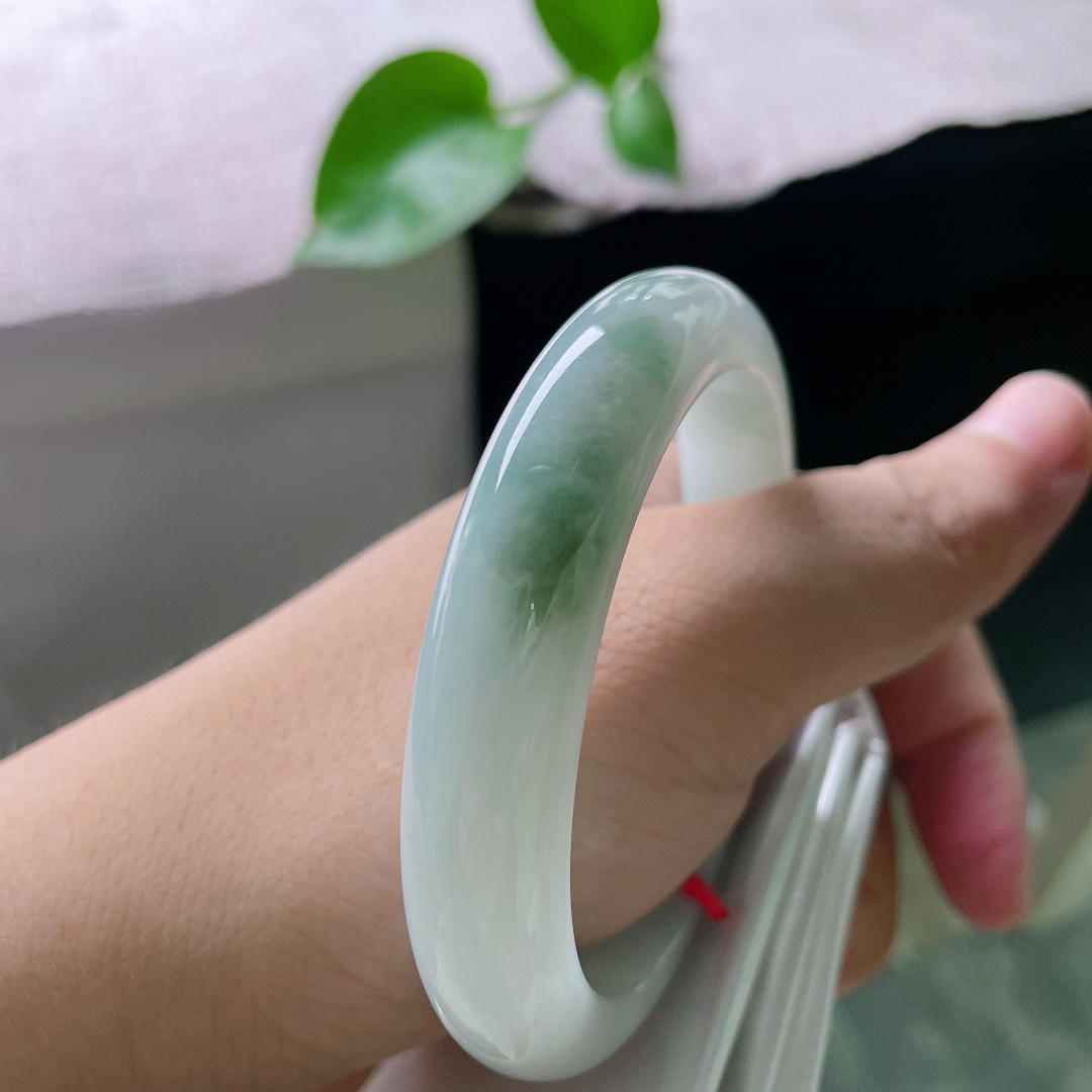 55.9/11.8/8.2，绿底正圈，一抹深色增添几分韵味，简约不简单，无裂，ss54957a