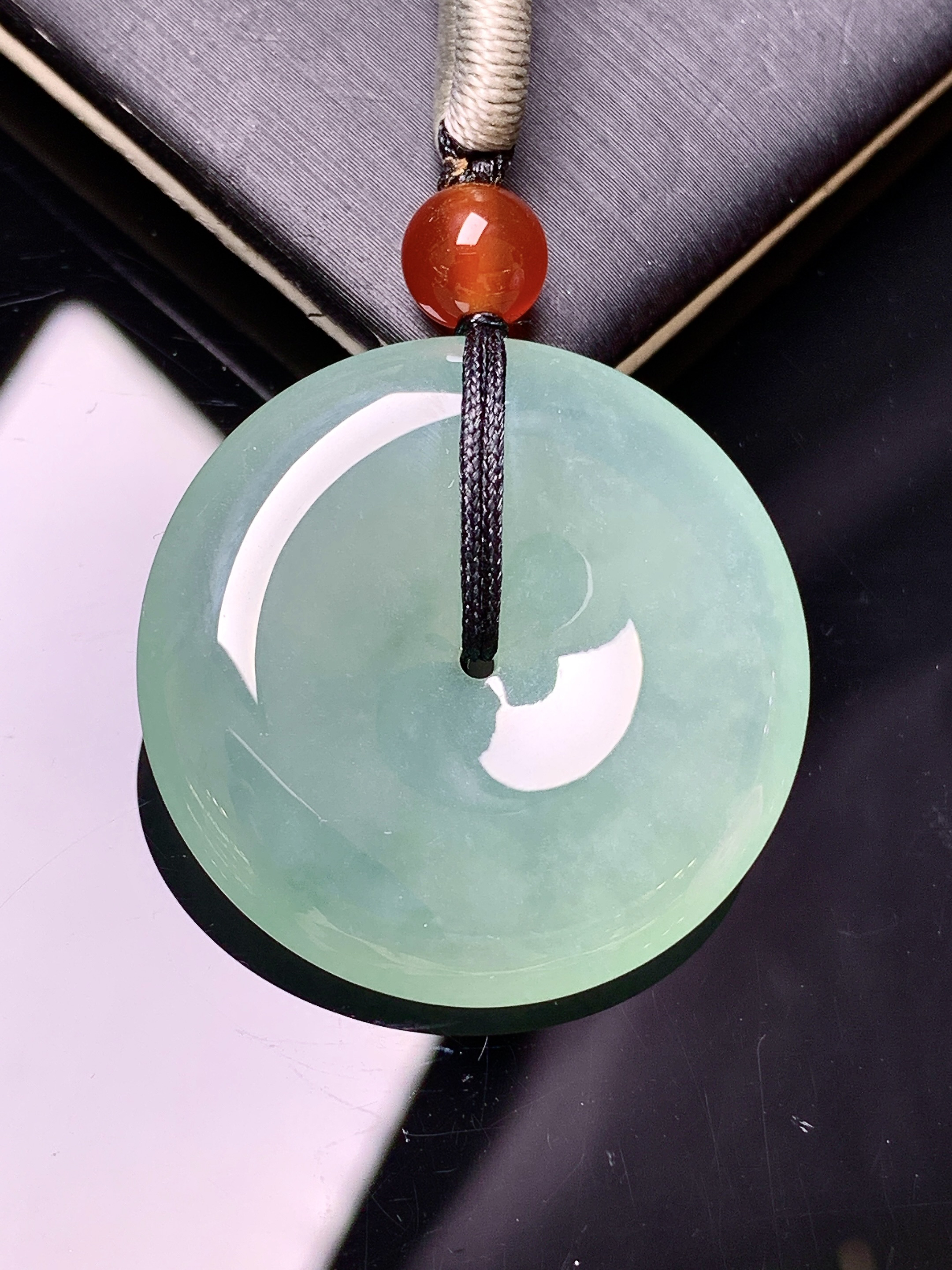 冰飘绿平安扣吊坠 玉质细腻 色泽艳丽清新 整体尺寸28.2*5.8 c1
