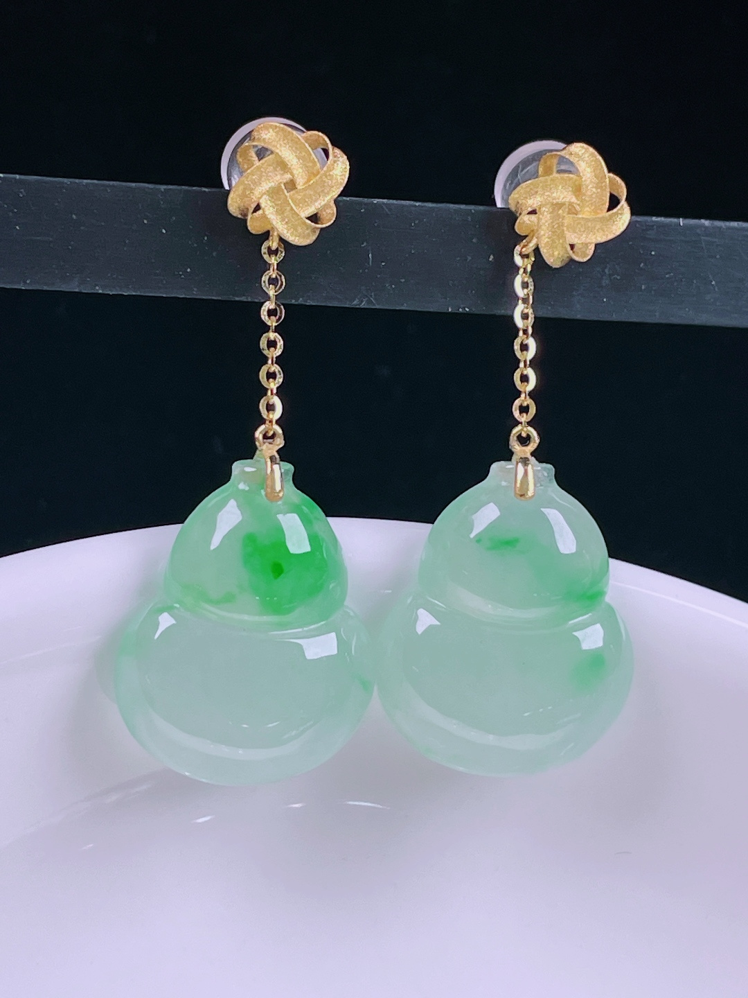 ️冰绿葫芦耳坠，老种起光，细底通透，尺寸：裸石16/13/3.8mm0620