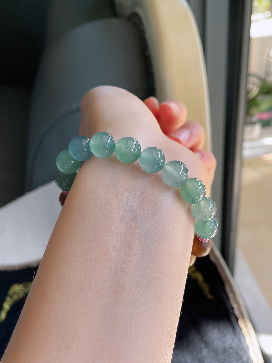 天然翡翠A货，冰多宝搭配沉香木手串，尺寸：10mm。【编3863】