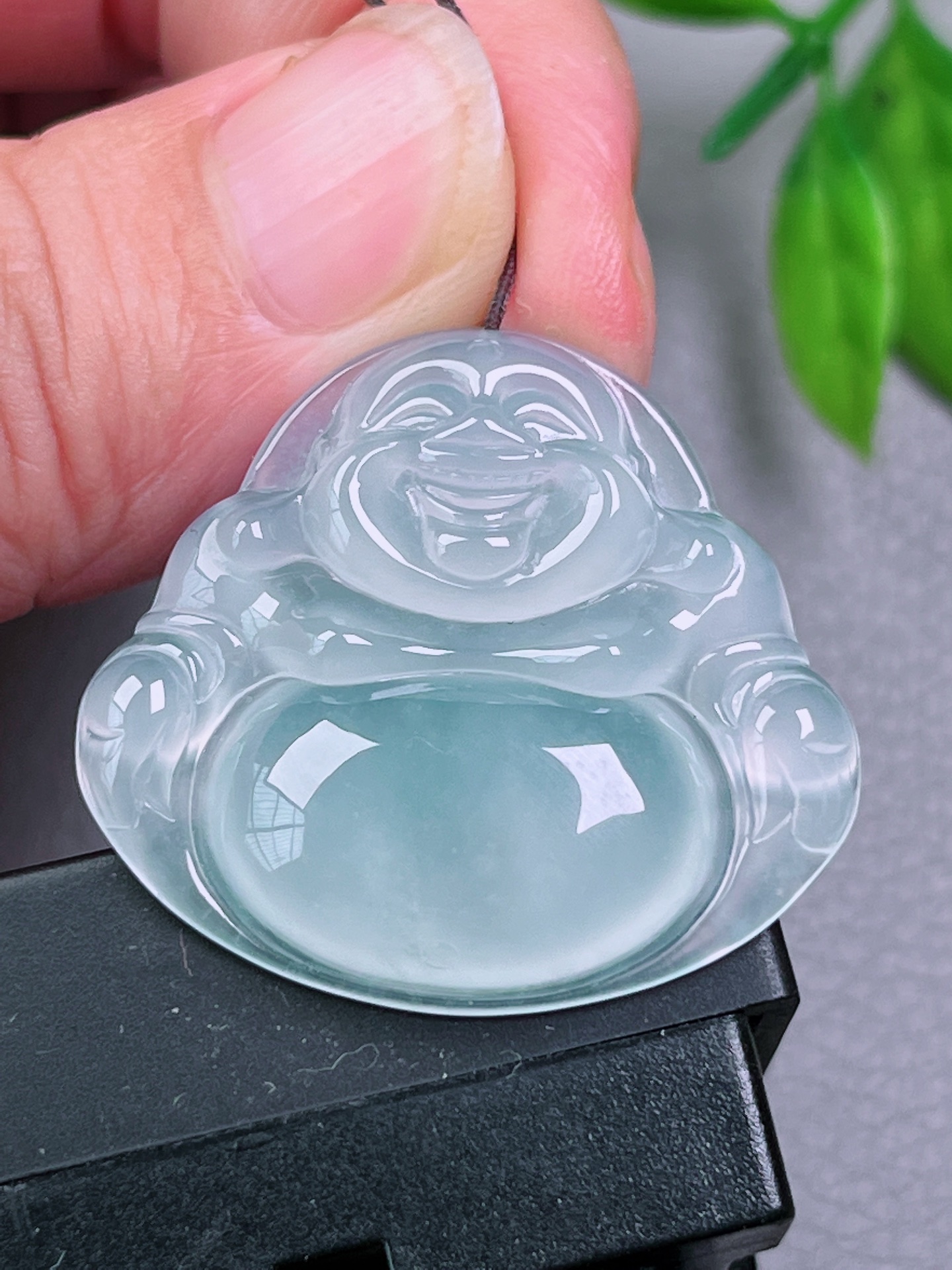 高冰种佛公，无裂，干净油洁，冰透水润，起荧光，尺寸：30-33-6.2