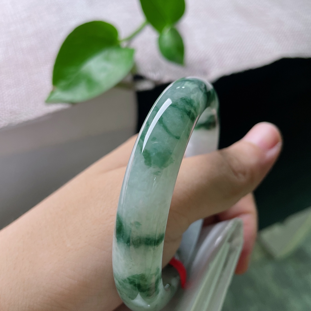 57.6/12.2/8.9飘花正圈，水润细腻，飘逸灵动，婉间风华，无裂，ss53104a