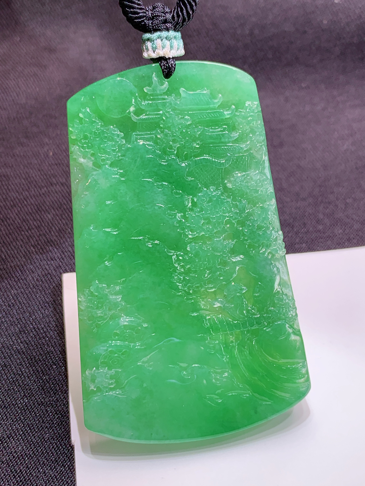 阳绿山水牌吊坠 厚装种老，冰润细腻，种水足，Xs 尺寸58.3*36.3*5.5
