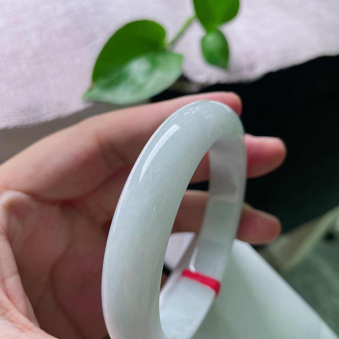 飘绿正圈，白底青，俏丽若三春之桃，精致玲珑，皮纹，ss53565a