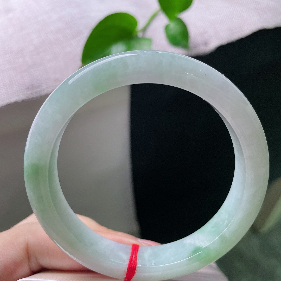 60.7/12.6/8.5飘绿正圈，水润细腻，悠悠的云里有淡淡的诗，贵气，皮线，ss54785a