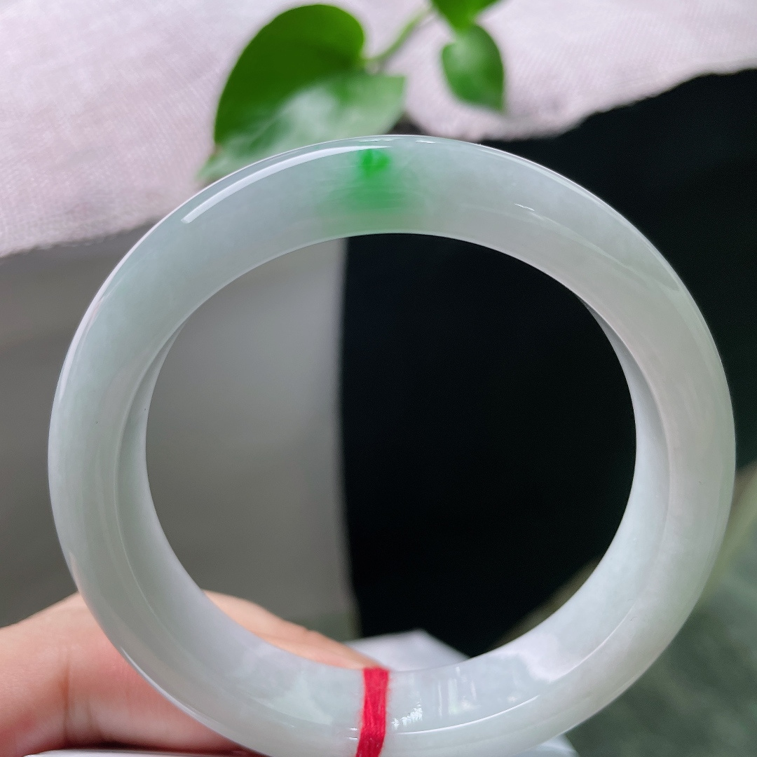 飘绿正圈，白底青，俏丽若三春之桃，精致玲珑，皮纹，ss53565a