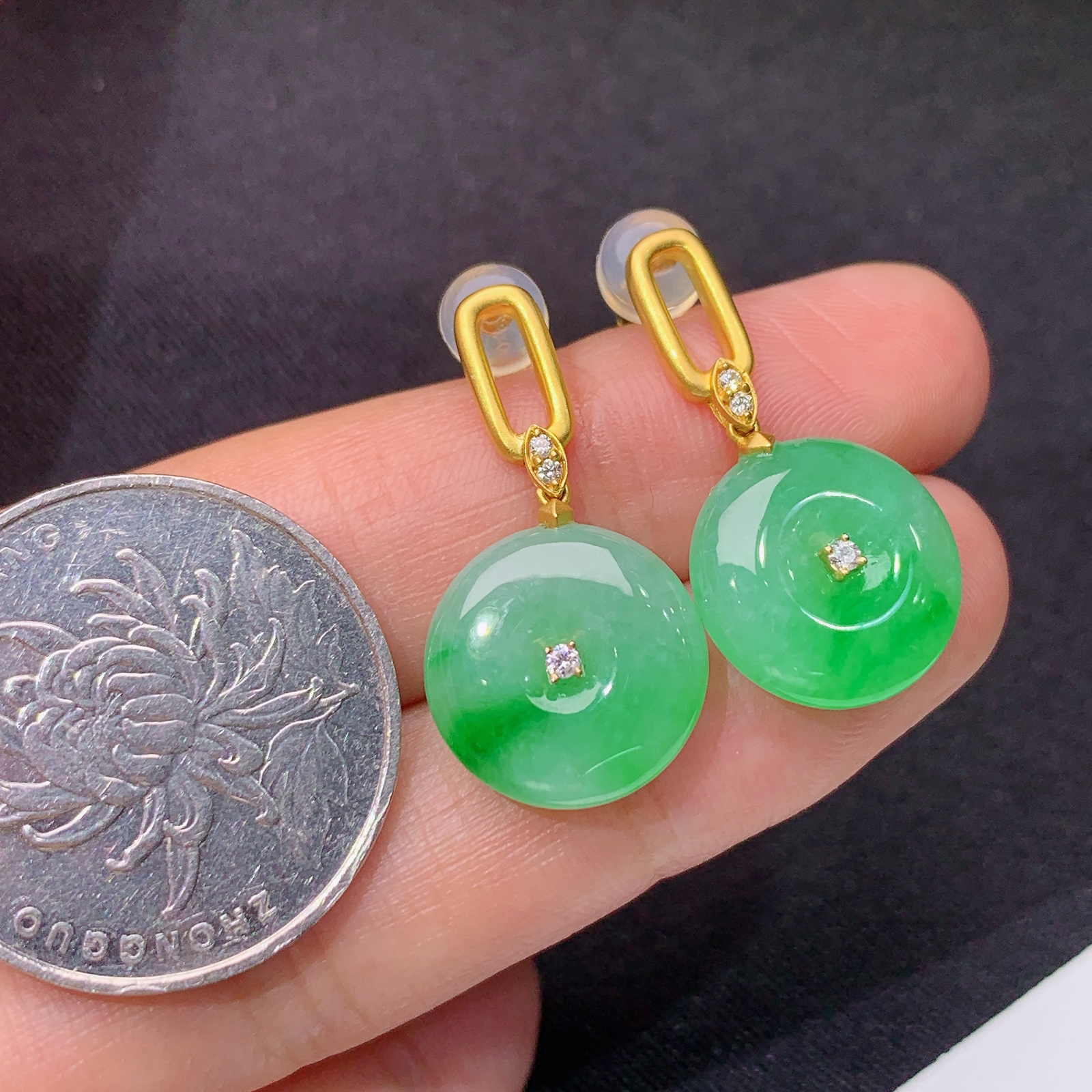 冰飘绿平安扣吊坠，18k金镶嵌，简约时尚，冰润细腻，种水足，Zha 尺寸13.6*4.3