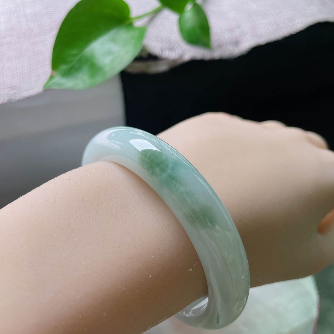 55.9/11.8/8.2，绿底正圈，一抹深色增添几分韵味，简约不简单，无裂，ss54957a