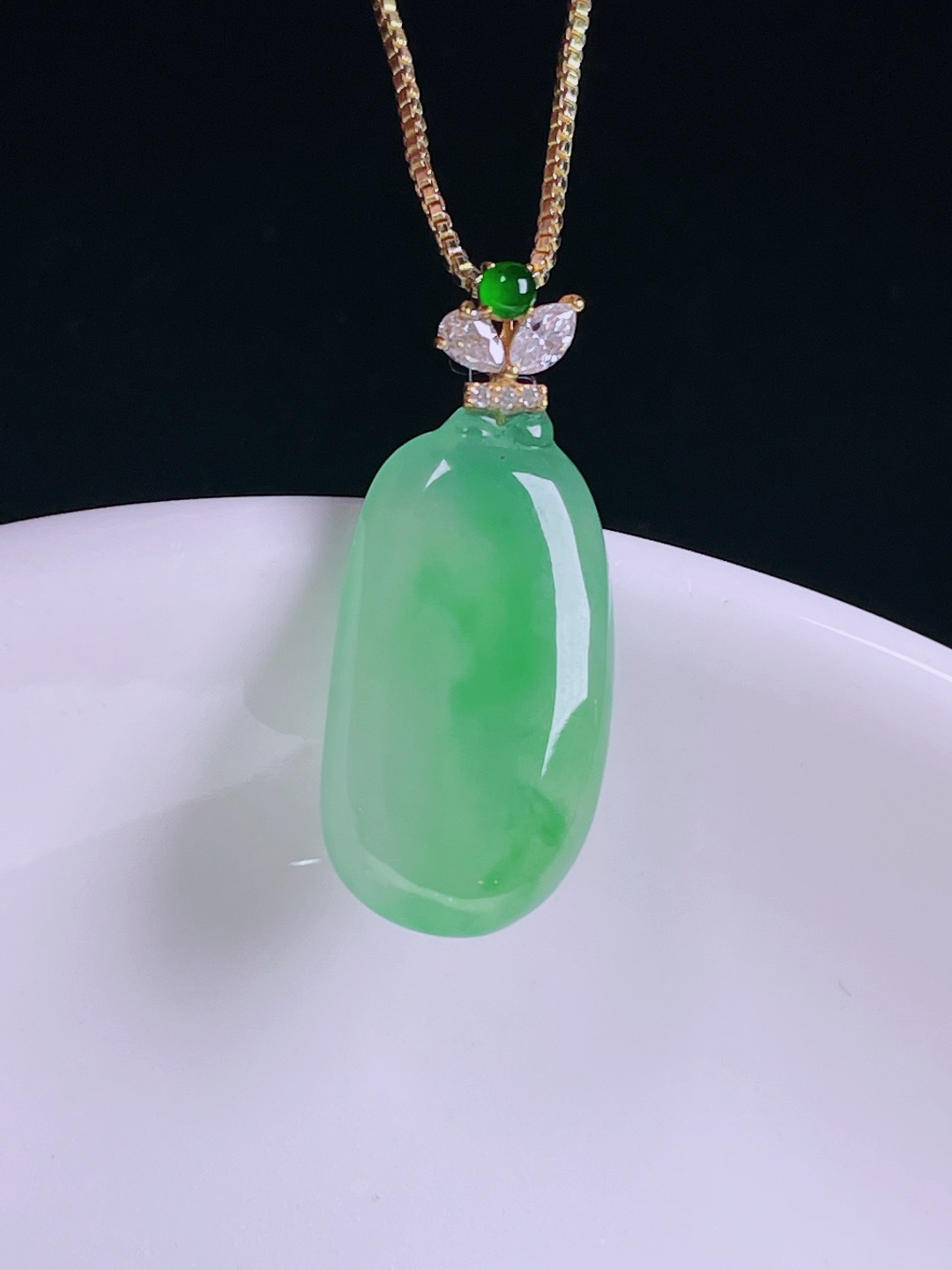 ️冰绿福瓜，老种起光，细底通透，尺寸：26裸石20.6/11/4mm0620