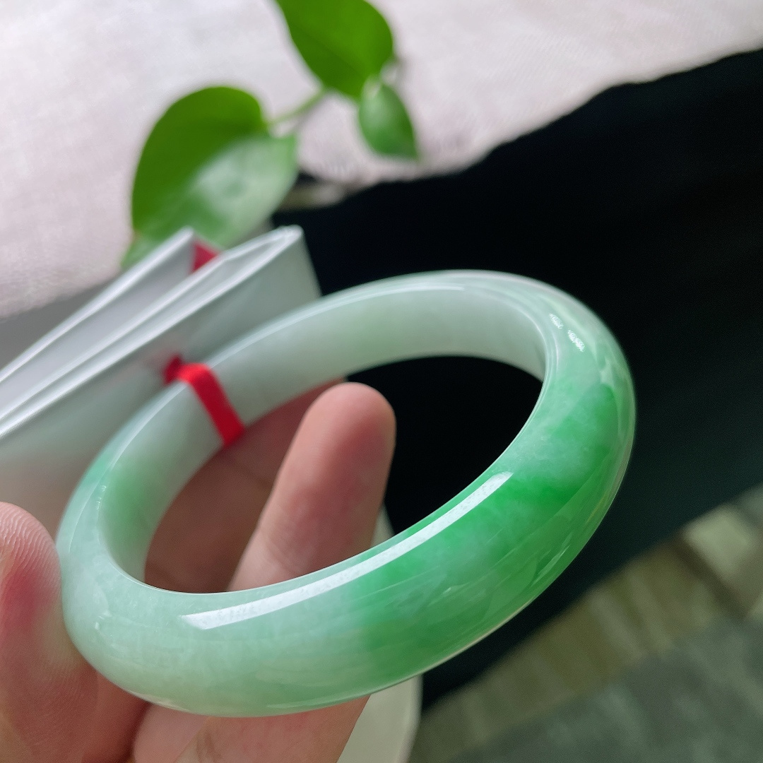 58/12.2/8.2，飘阳绿正圈，水润，种老，气质优雅，雍容贵气，皮纹，ss55077a