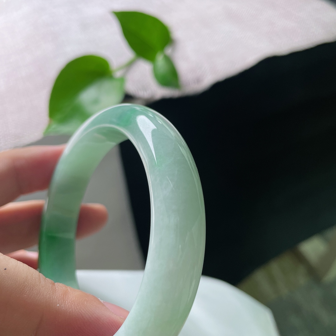 58/12.2/8.2，飘阳绿正圈，水润，种老，气质优雅，雍容贵气，皮纹，ss55077a