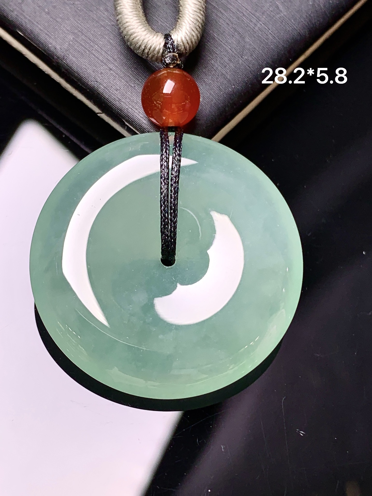 冰飘绿平安扣吊坠 玉质细腻 色泽艳丽清新 整体尺寸28.2*5.8 c1
