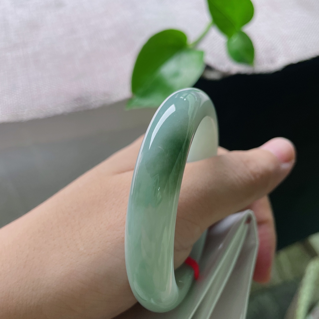 油青正圈，水润细腻，种老，佩戴沉稳内敛，简约百搭，无裂，ss54967a