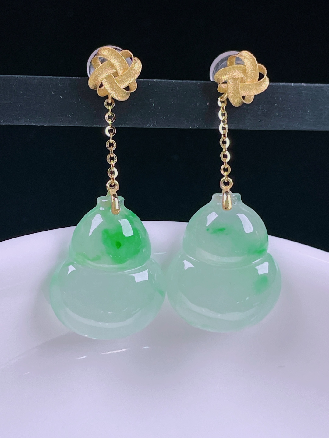 ️冰绿葫芦耳坠，老种起光，细底通透，尺寸：裸石16/13/3.8mm0620
