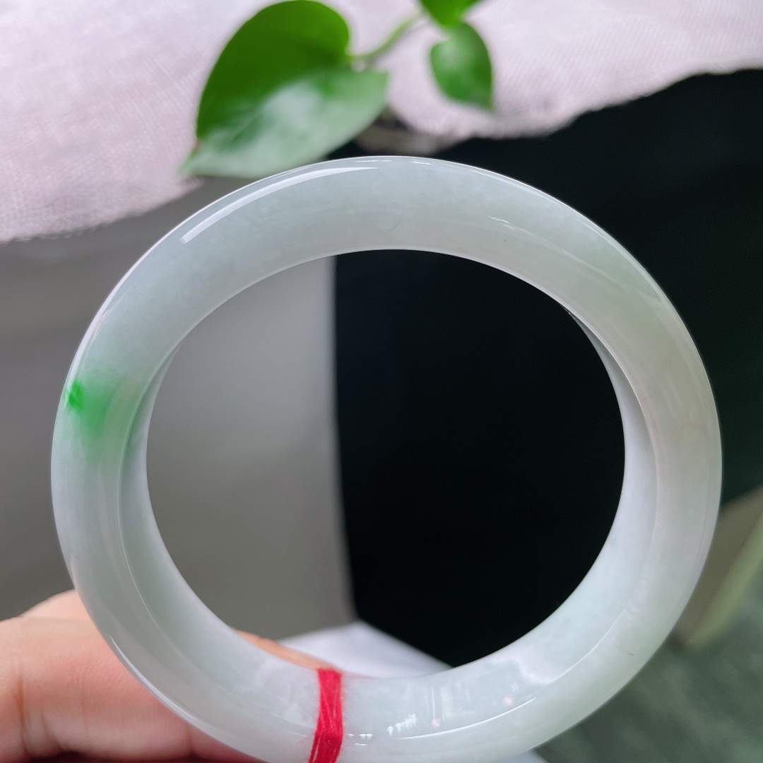 飘绿正圈，白底青，俏丽若三春之桃，精致玲珑，皮纹，ss53565a