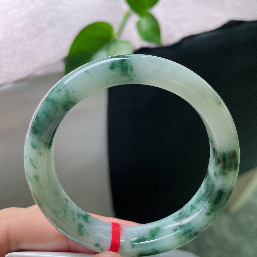 54.1/11.9/8.3飘花正圈，水润，种老，镯心起涟漪，花影落人间。有纹，ss51327a