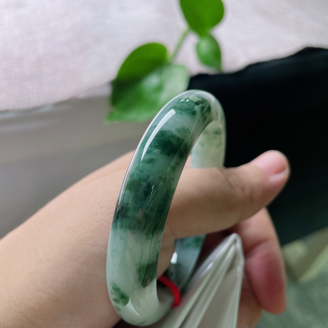 54.1/11.9/8.3飘花正圈，水润，种老，镯心起涟漪，花影落人间。有纹，ss51327a