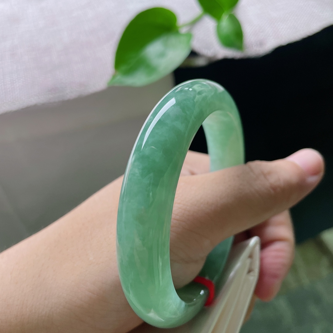 57.4/12.8/8.5，绿底正圈，满色匀称，种老，将一整个夏天戴在腕间，有纹，ss54782a