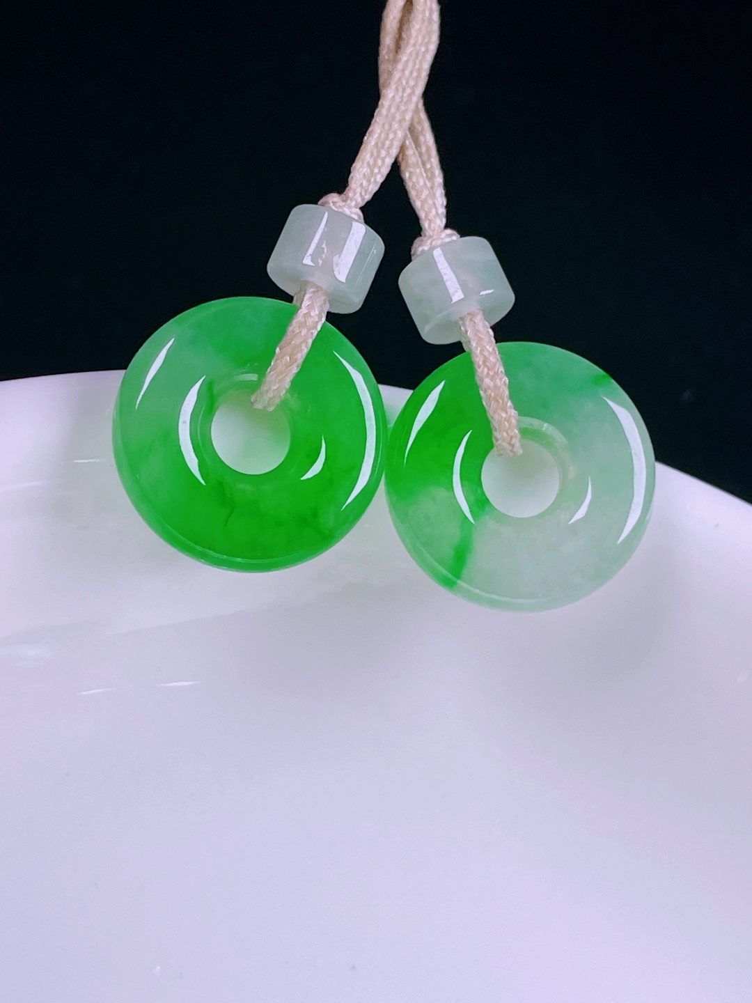 ️冰绿耳坠，老种起光，细底通透，尺寸：12.9/3.2mm0620