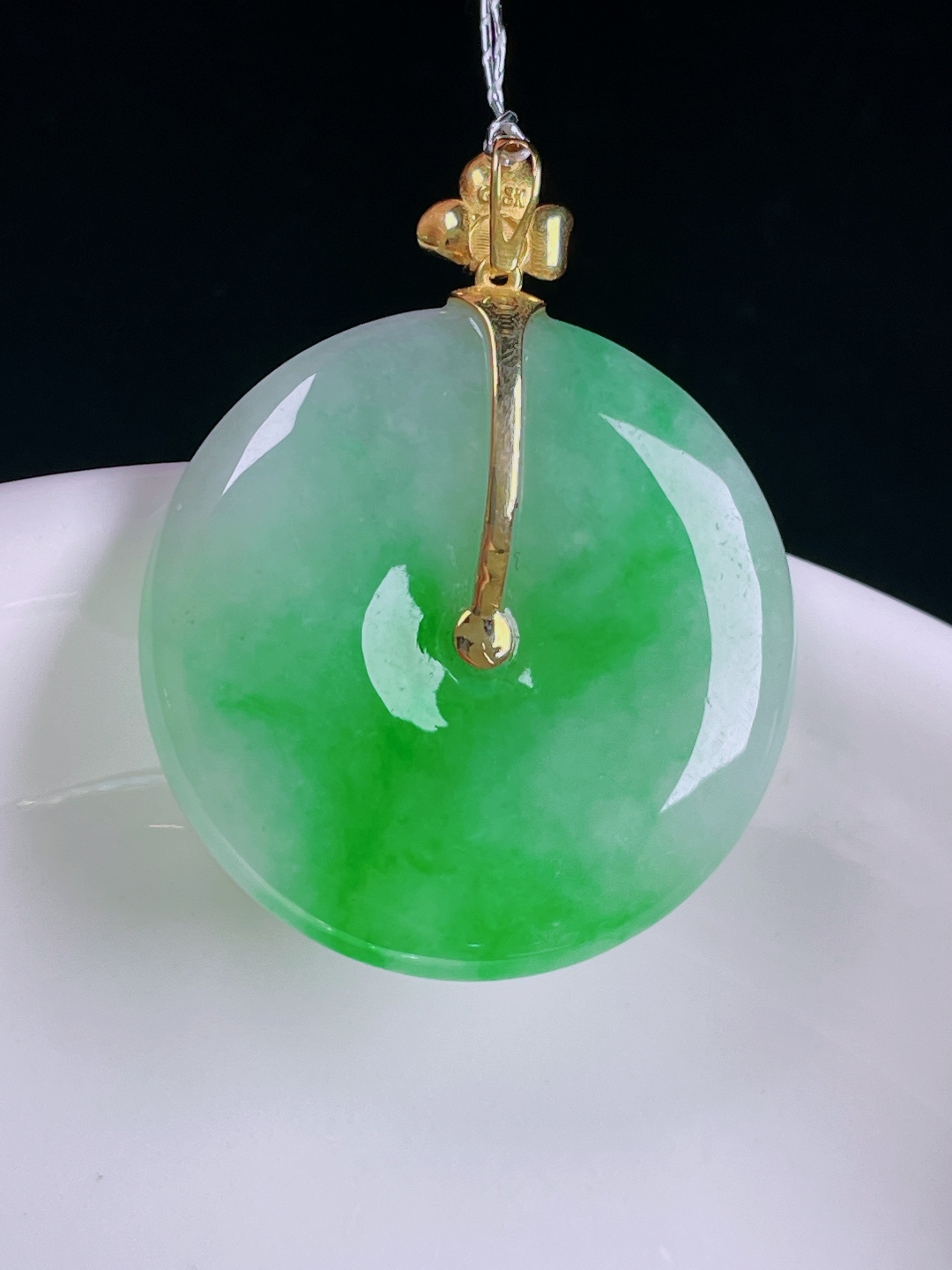 ️辣绿平安扣，老种起光，细底通透，尺寸：32.4裸石25.4/4.5mm0620